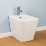 Bidet Ceramica a Pavimento Filo Parete Colore Bianco Lucido modello Cubik