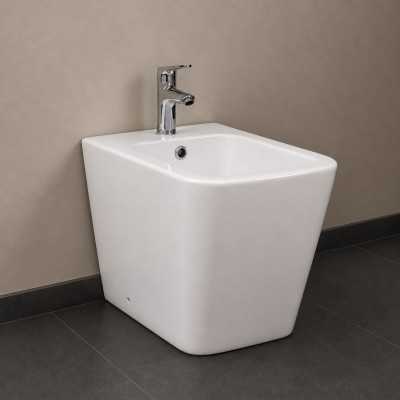 Bidet Ceramica a Pavimento Filo Parete Colore Bianco Lucido modello Cubik